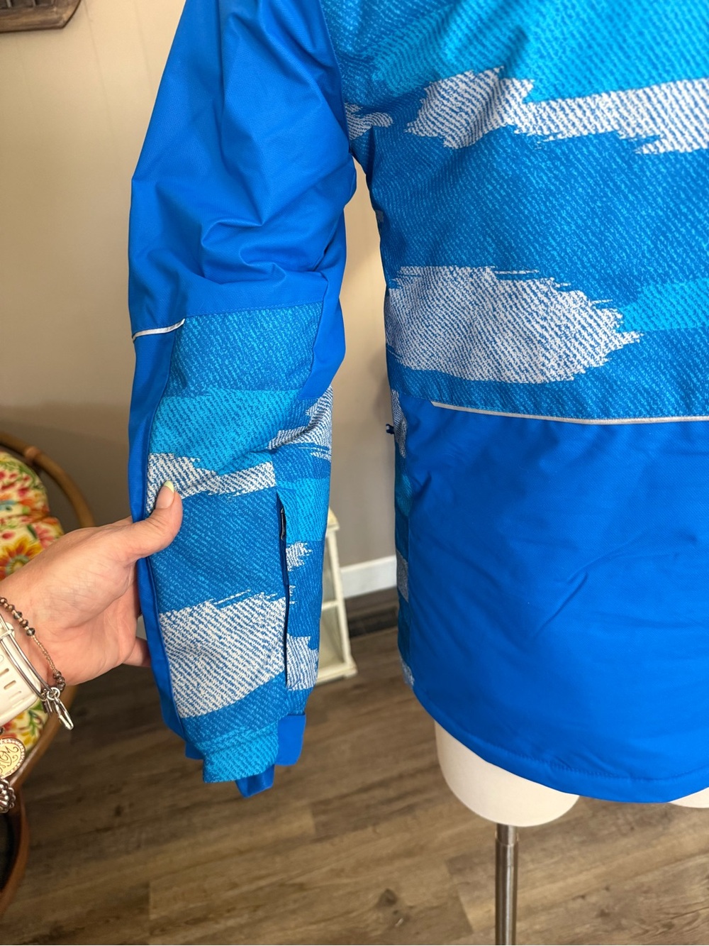 Columbia • Omni-Tech Snow Jacket - Picture 12 of 14